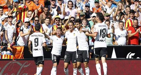 شكوردان مصطفى يبث الرعب في تدريبات فالنسيا